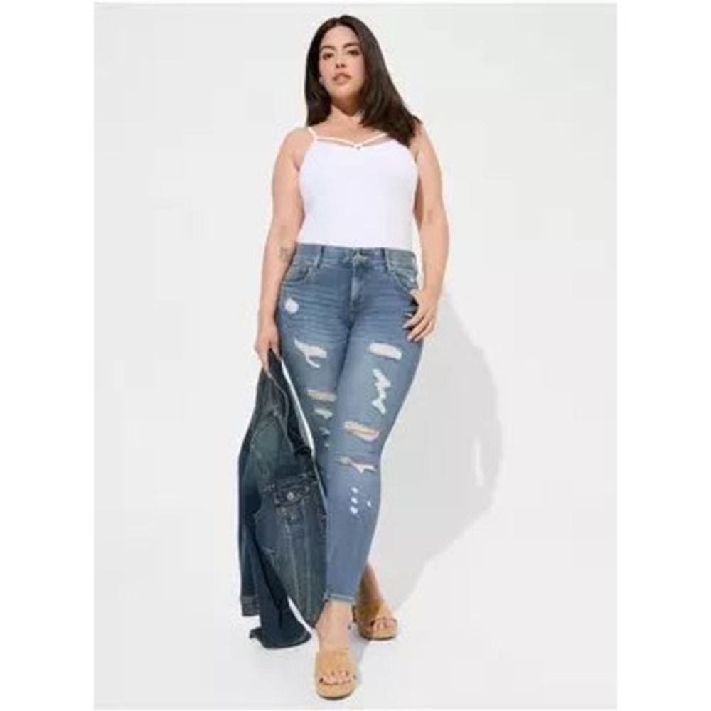 Torrid Jeans Womens 18XS Bombshell Skinny Blue Distressed EUC